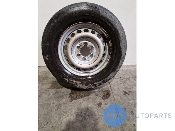 Felge + Reifen von einem Mercedes Sprinter