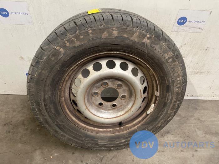 Felge + Reifen von einem Mercedes Sprinter