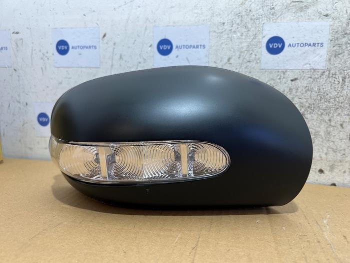 Spiegelkappe rechts von einem Mercedes C-Klasse