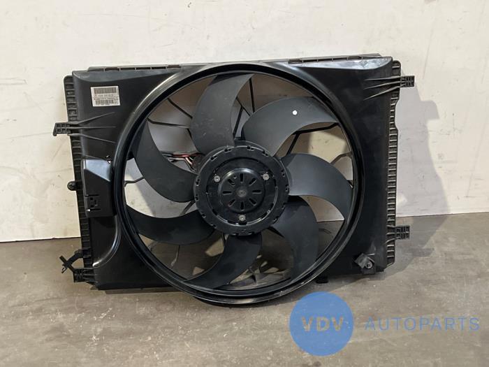 Motorkühlungslüfter von einem Mercedes E-Klasse