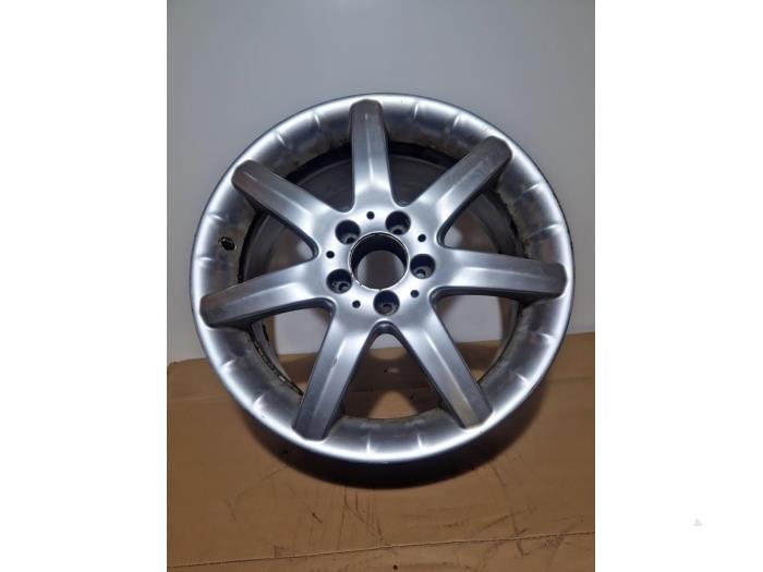 Felge von einem Mercedes C-Klasse
