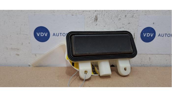 Griff Kofferraumklappe von einem Mercedes CLA