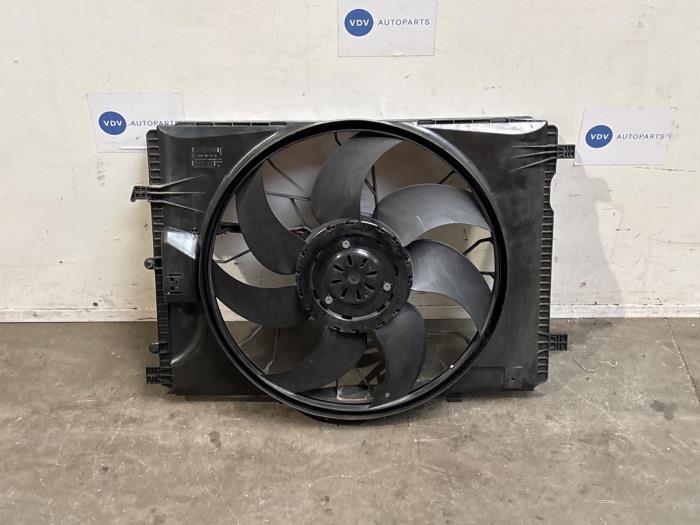 Motorkühlungslüfter von einem Mercedes GLK-Klasse