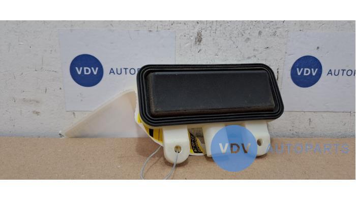 Griff Kofferraumklappe von einem Mercedes CLA