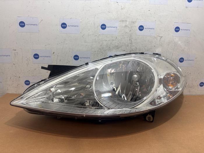 Scheinwerfer links von einem Mercedes A-Klasse