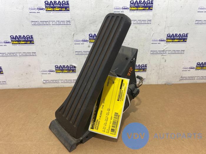 Gaspedal von einem Mercedes E-Klasse