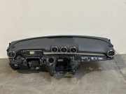 Armaturenbrett von einem Mercedes C-Klasse