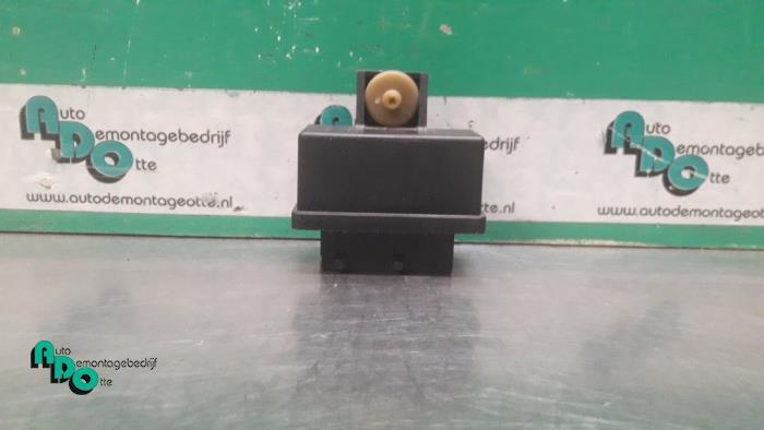 Relais Peugeot 207 CC 240107