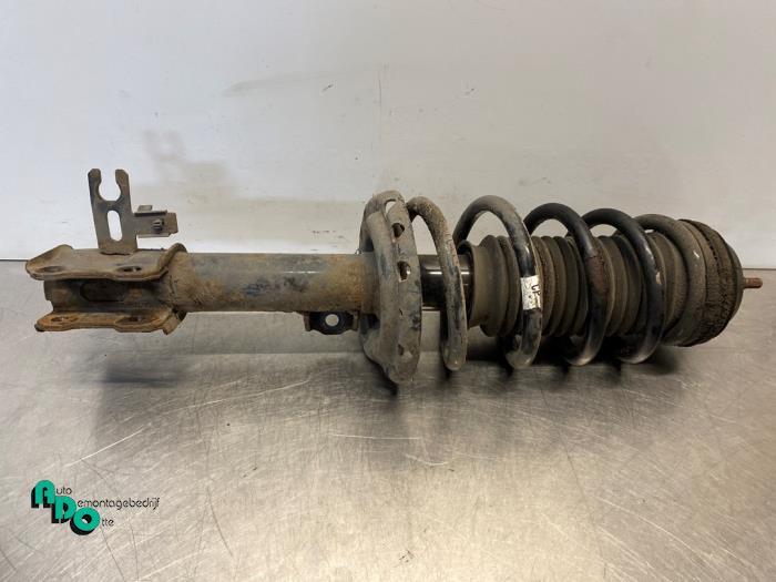 Federbein links vorne Opel Meriva B 368135153