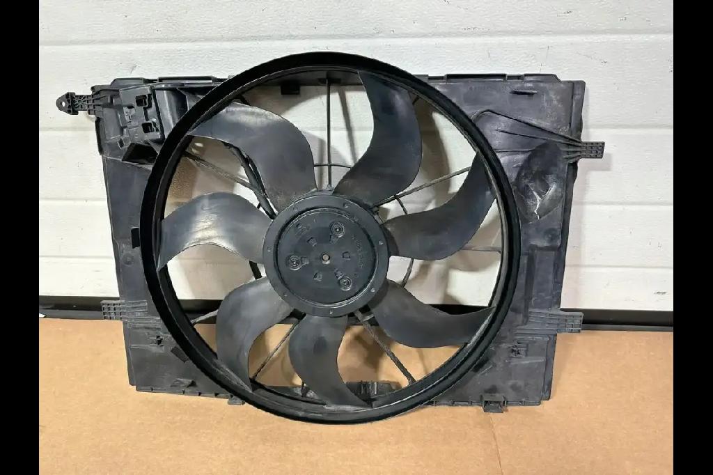 Kuhlerlufter A0999061800 Mercedes W205 2.1 2017 Diesel