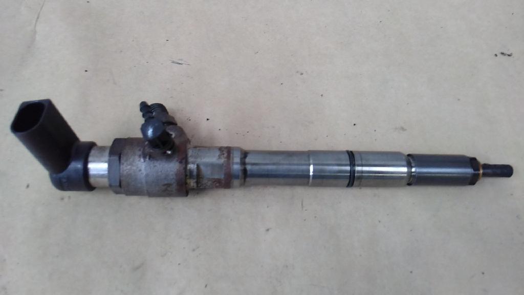 Einspritzdüse VW CADDY III Box (2KA, 2KH, 2CA, 2CH) 03L130277B