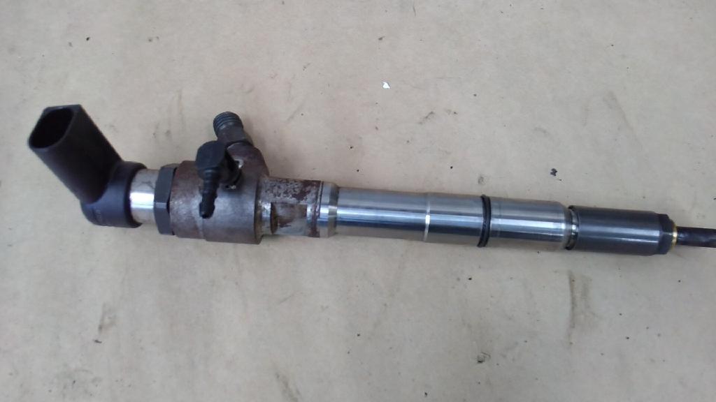 Einspritzdüse VW CADDY III Box (2KA, 2KH, 2CA, 2CH) 03L130277S