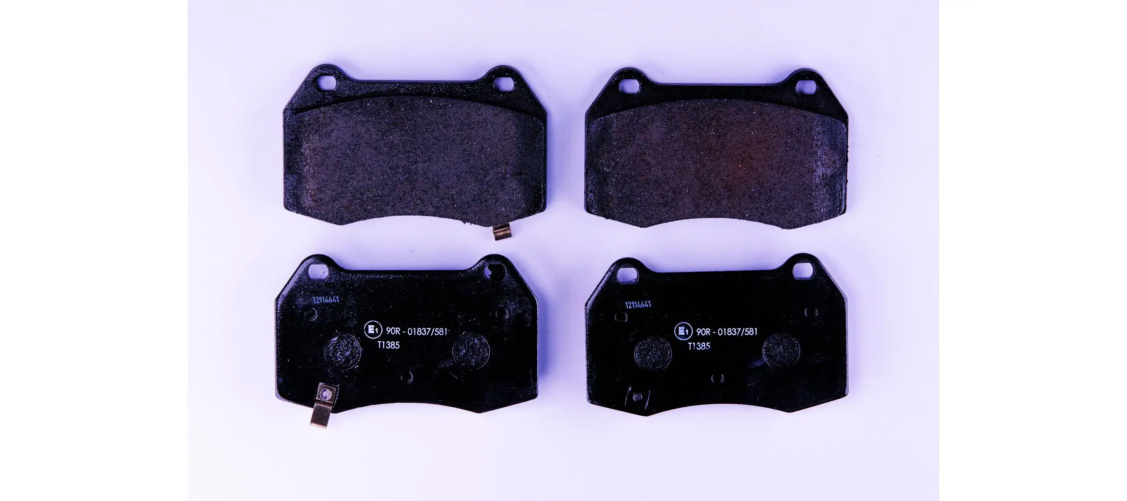 Bremsbelagsatz, Scheibenbremse Vorderachse HELLA 8DB 355 010-681