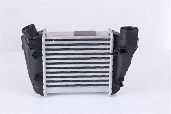 Ladeluftkühler rechts NISSENS 96678