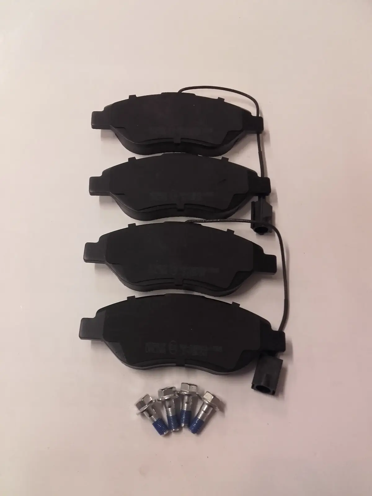 Bremsbelagsatz, Scheibenbremse Vorderachse MOTAQUIP LVXL1868