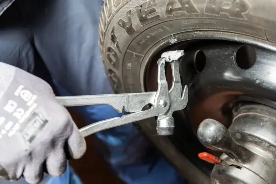 Wuchtgewichtezange HAZET 665-1 Bild Wuchtgewichtezange HAZET 665-1